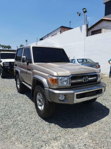 Imagen 3 de 11 de Toyota Macho Sincrónico