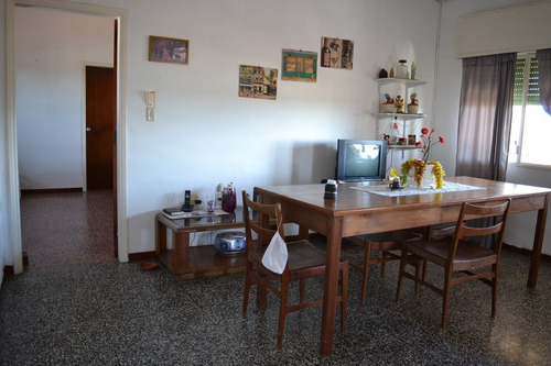 Imagen 3 de 10 de Casa En Venta De 2 Dormitorios