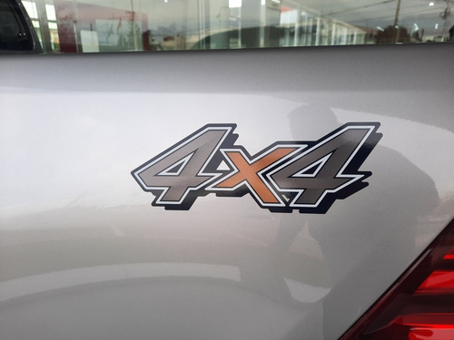 Imagen 6 de 8 de Toyota Hilux 2022 2.8 Cd Srv 177cv 4x4 At