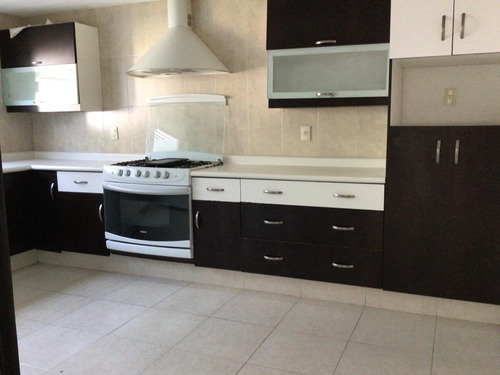 Imagen 8 de 13 de Casa En Renta En Metepec, Fracc. Olivar Del Prado A 2 Min. De Av. Lerma Rápida Salida A Ciudad De México. Cerca De Colegios, Servicios, Parques A 2 Cuadras Del Nuevo Continente