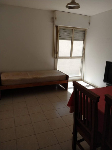 Imagen 3 de 11 de Vendo Departamento Un Dormitorio Barrio Centro-muy Luminoso