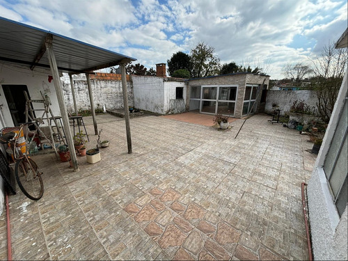 Casa Melo Cuatro Dormitorios Patio Y Parrillero