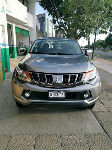 Imagen 2 de 12 de Mitsubishi L200 2018 2.4 Cabina Doble 4x2 Mt