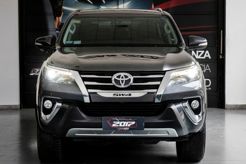 Imagen 2 de 15 de Toyota Sw4 2.8 Srx 177cv 4x4 7as At