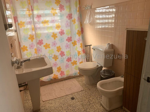 Cómoda Casa Tipo Quinta En Venta. Urb. Campo Claro.