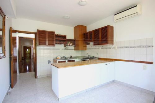Imagen 10 de 30 de Casa 5 Dormitorios Venta - Martinez