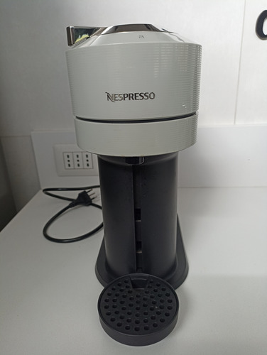 Cafetera Nespresso Vertuo Next  Gris Con Espumador - 220 V
