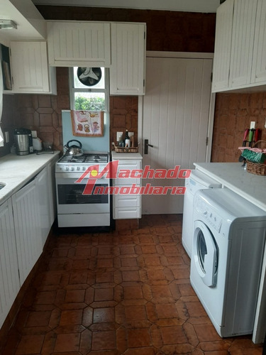 Chalet Tres Dormitorios , Dos Baños , Dormitorio Y Baño De Servicio- Ref: 5585