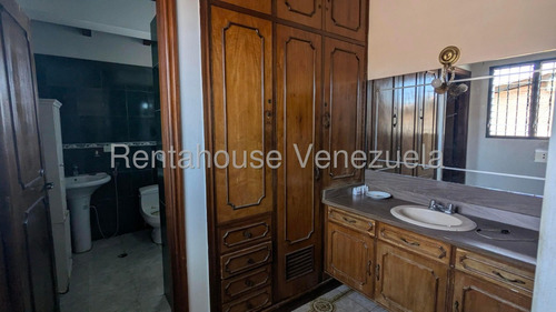 En Venta. Elegante Y Confortable Casa De Dos Niveles, Los Naranjos Del Cafetal