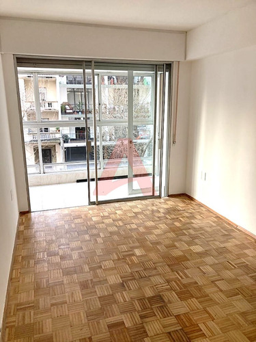 Imagen 8 de 18 de Pocitos Venta Apartamento - 3 Dormitorios Y Servicio - Garaje
