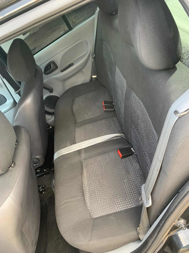 Imagen 10 de 12 de Renault Clio 2012 1.2 Authentique Pack I 75cv