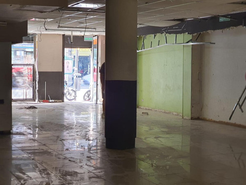 Alquiler Local 220 M2 Con Gran Vidriera Ex Carrefour Express - Apto Todo Rubro
