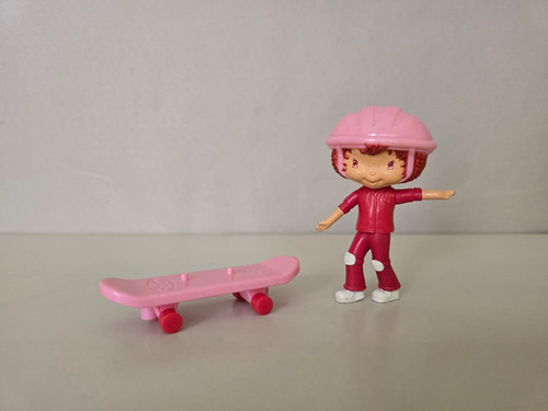 Muñeca Frutillita Con Patineta (Usado)