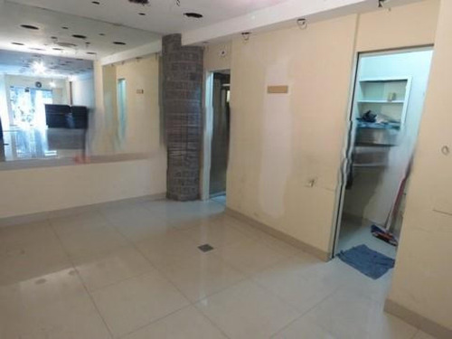 Local En Venta - 3 Baños - Depósito - 236mts2 - Microcentro