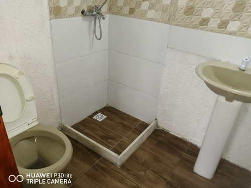 Publicado 5 De Julio De 2025- Por Lopezyhernandos Alquila Monoambiente, Baño Y Patio Con Lugar Para Coche. Centenario 1686