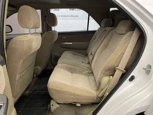 Toyota Fortuner 2.7 AT 4X4