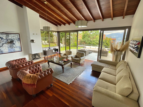 Casa Remodelada De Una Sola Planta Alto Hatillo 2250 M2 Terreno Y 600 M2 Construcción