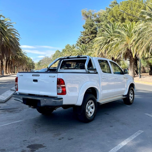 Imagen 4 de 10 de Toyota Hilux (l12) 3.0 C/d 4x2 Tdi Sr 171cv