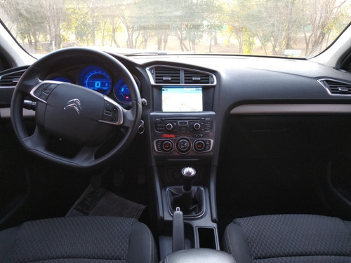 Imagen 8 de 11 de Citroen C4 Lounge Hdi Tendance 2015