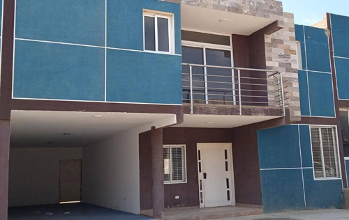 Venta Townhouse En Punto Fijo, Residencias Cristal Viii, Falcón