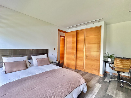 Amoblada / Exclusiva Casa De 6 Dormitorios En Condominio