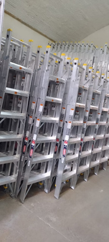 Escalera Convertible Aluminio Doméstica 13 Esc Akron 82-05 Color Plateado