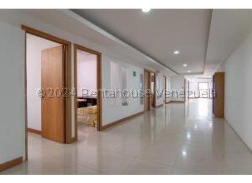 #24-17255 Excelente Edificio Industrial En La Trinidad