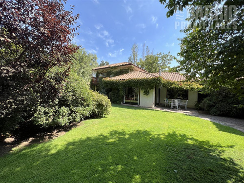 Casa En Venta De 6 Dorm. En Colina