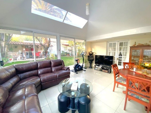Casa En Venta De 4 Dorm. En Ñuñoa
