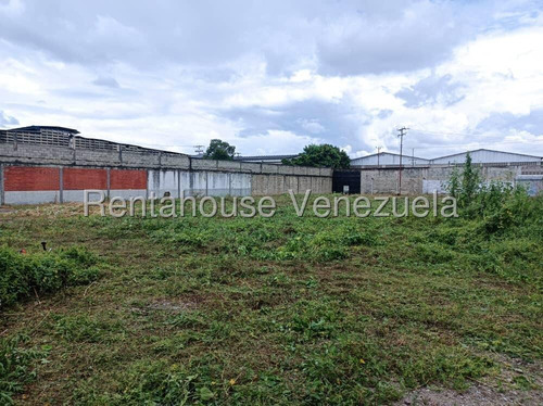 Maria Gonzalez Alquila Terreno Carretera Los Guayos. 25-12064
