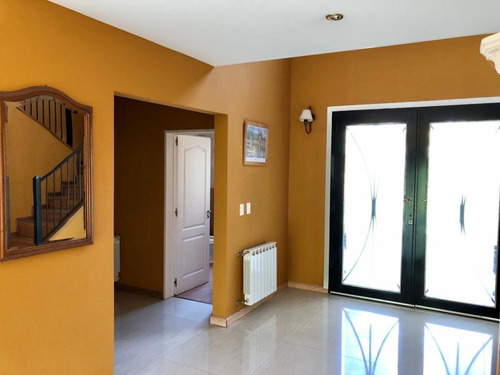 Imagen 8 de 19 de Excelente Casa A La Venta En Campos De Alvarez