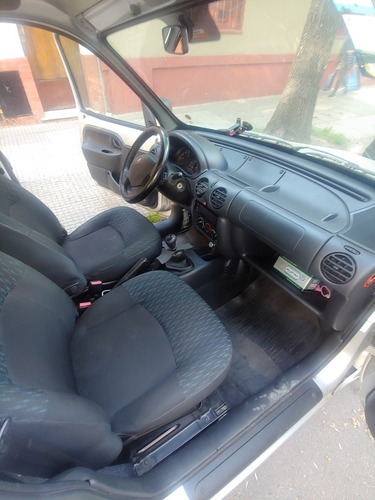 Imagen 20 de 24 de Renault Kangoo 2016 1.6 Furgon Ph3 Confort 5as Lc