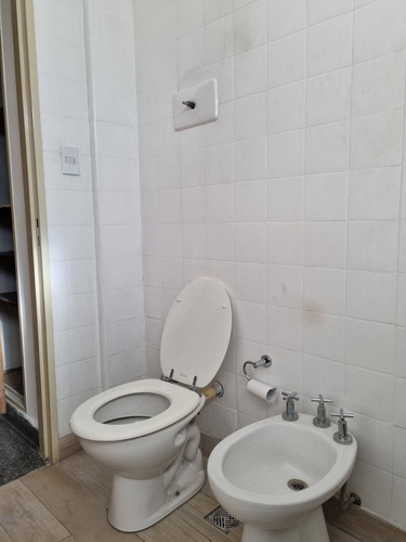 Muy Luminoso Departamento De 2 Ambientes En Pleno Centro De Lanús