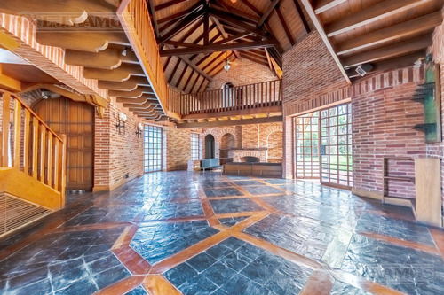 Casa Con Excelente Lote En La Horqueta, A Pocas Cuadras Del Colegio Newman.