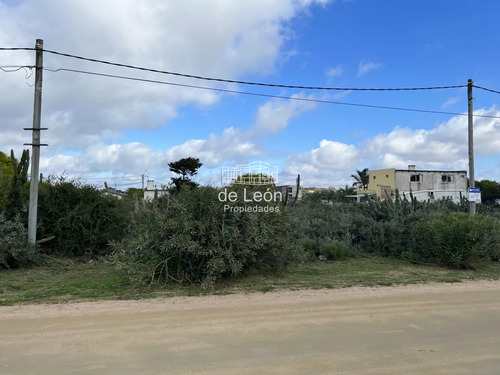 Terreno En Balneario Buenos Aires, 450m2, Sobre Calle 17