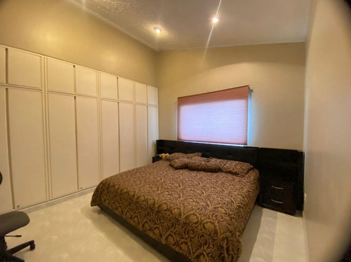 Imagen 10 de 12 de Se Vende Casa 650m2 4h+s/4b+s/4p Los Palos Grandes