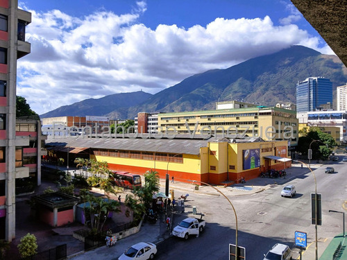 Oficina En Alquiler Los Cortijos De Lourdes Mls 25-15550 Yf