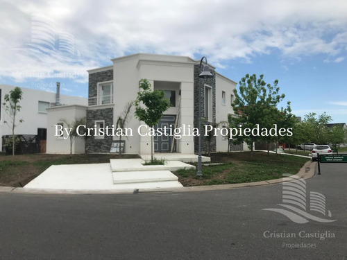 Venta - Casa 4 Ambientes, Balcón, Jardín - Los Alisos, Nordelta, Tigre