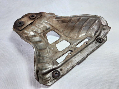Tolva Cubre Múltiple Escape Toyota Yaris Hatchback 07-11 (Usado)