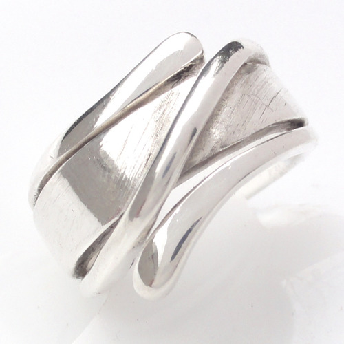 Anillo De Plata Estilo Cinta Brilla Con Elegancia 