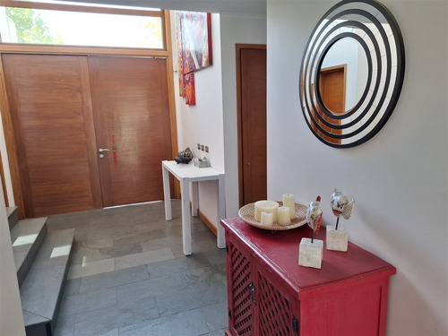 Casa En Arriendo De 4 Dorm. En Lo Barnechea
