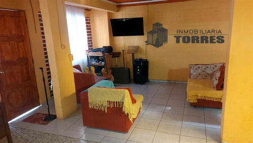 Casa En Venta De 3 Dorm. En La Florida