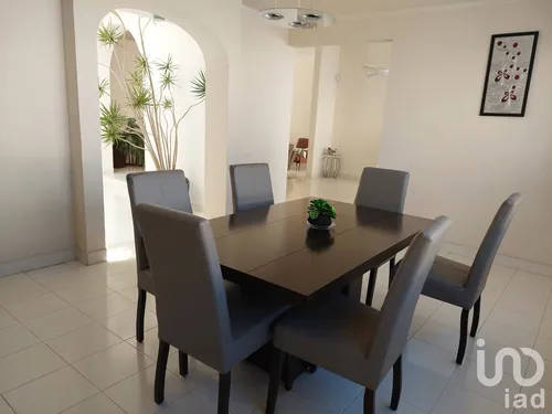 Venta Casa 5 Ambientes Jurica