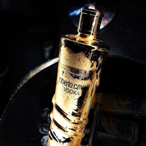Imagen 2 de 8 de Vodka Roberto Cavalli Gold Edition 1000ml