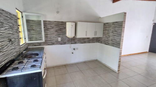 Casa En Venta - 2 Dormitorios 1 Baño - 50mts2 - Villa Elisa, La Plata