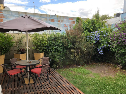 Casa 3 Ambientes Con Cochera Y Parque En Barrios Los Tilos