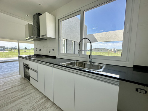 Casa En Venta Barrio San Simon Canning