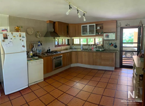 Hermosa Casa De Dos Plantas En La Arbolada