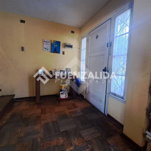 Casa En Venta De 5 Dorm. En La Cisterna