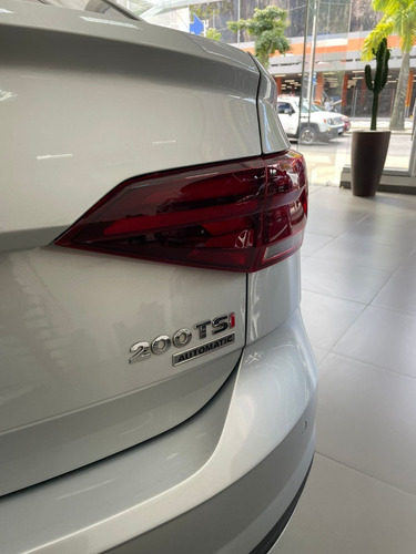 Imagem 12 de 15 de Volkswagen Virtus 1.0 200 Tsi Confortiline 2020